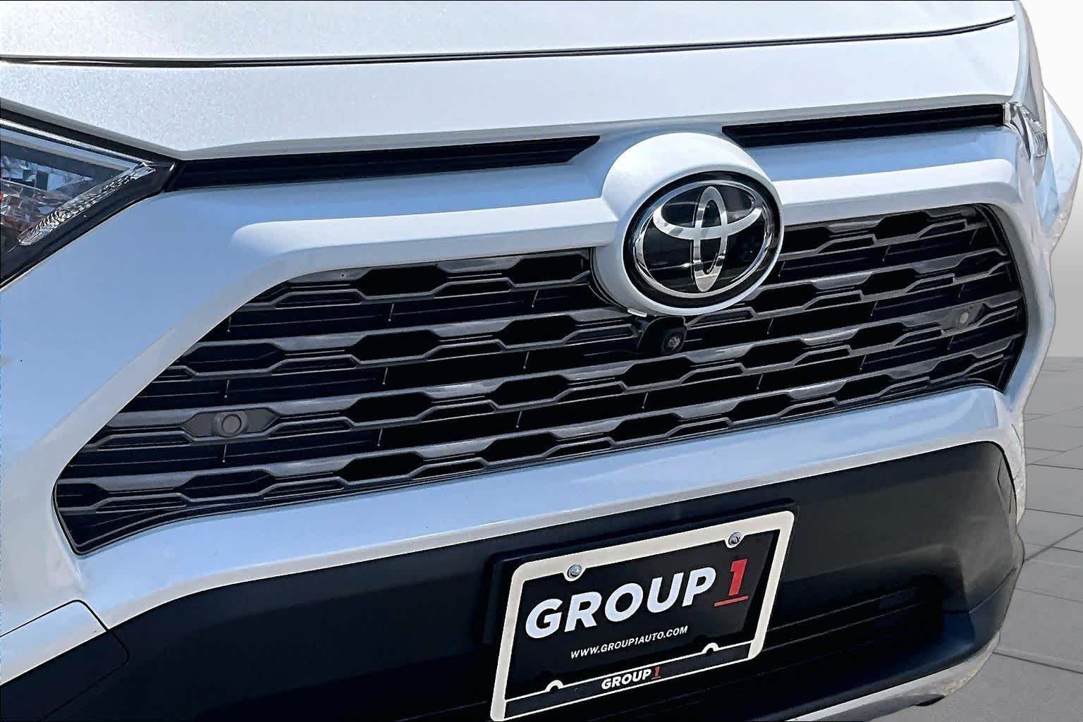 Used 2019 Blizzard Pearl Toyota Limited image 32
