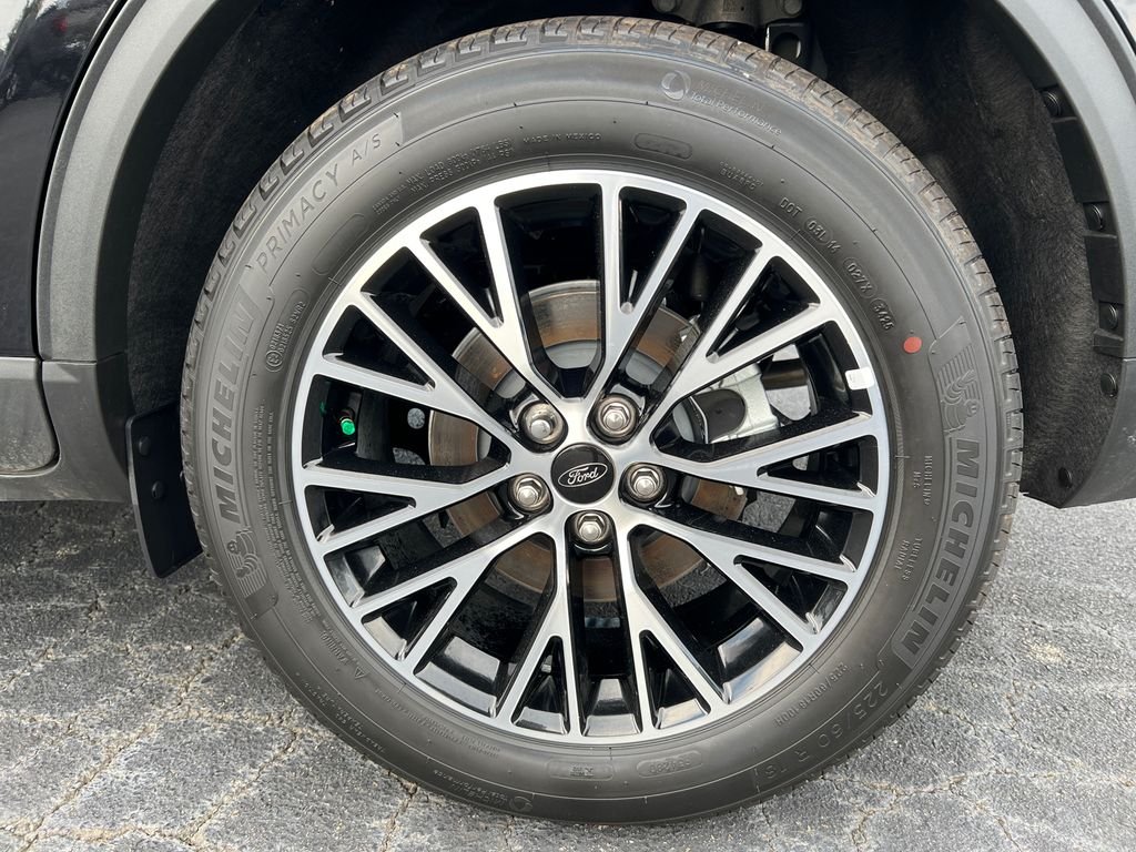 New 2026 Black Ford Base image 22