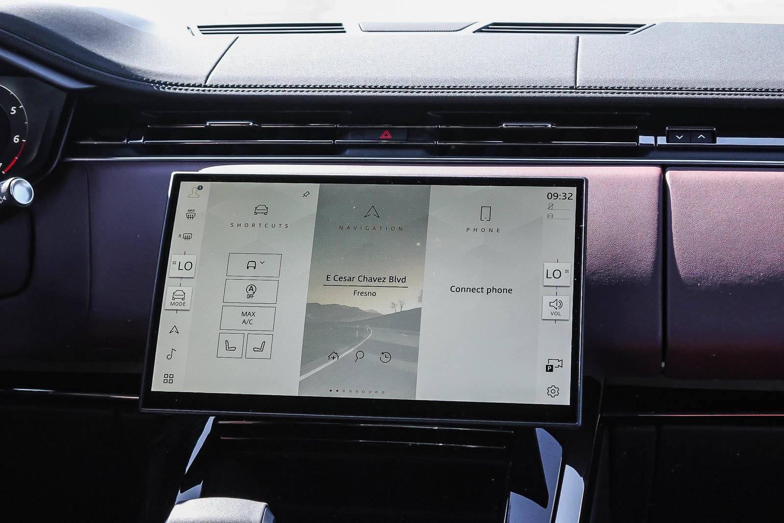 New 2026 Fuji White Land Rover Dynamic SE image 25