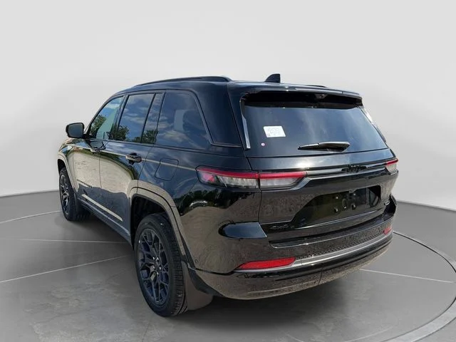 New 2026 Diamond Black Crystal Pearl-Coat Exterior Paint Jeep Summit image 6