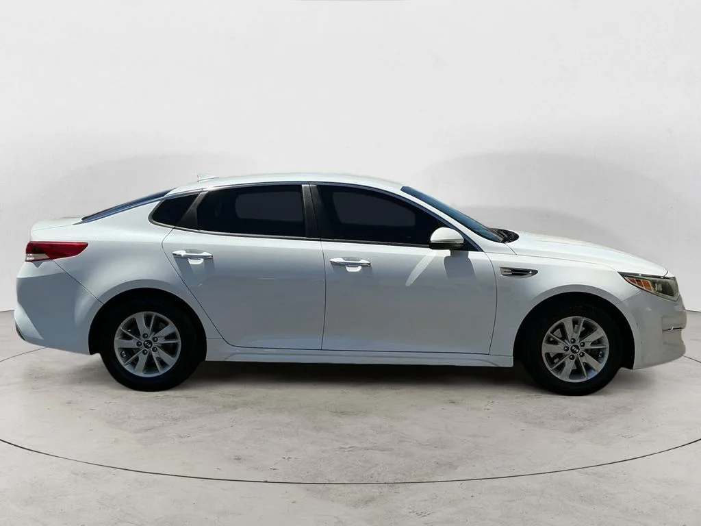 Used 2018 White Kia LX image 7