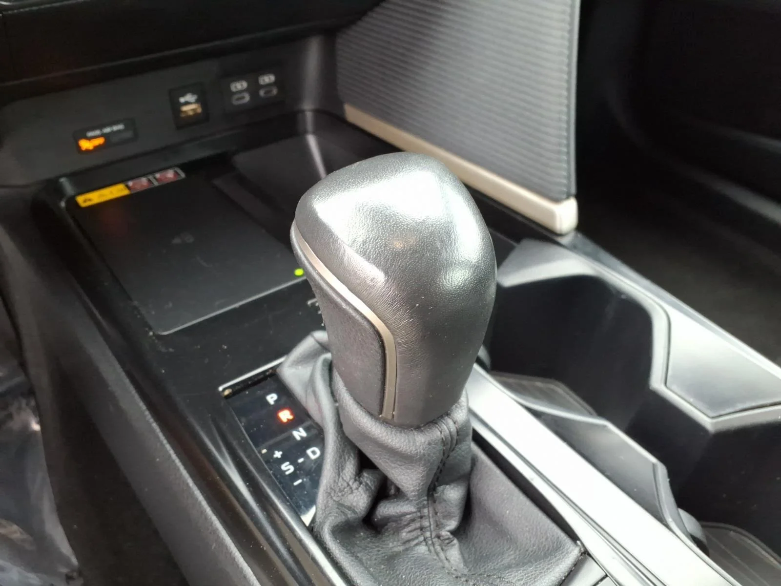 Used 2025  Toyota SE image 6