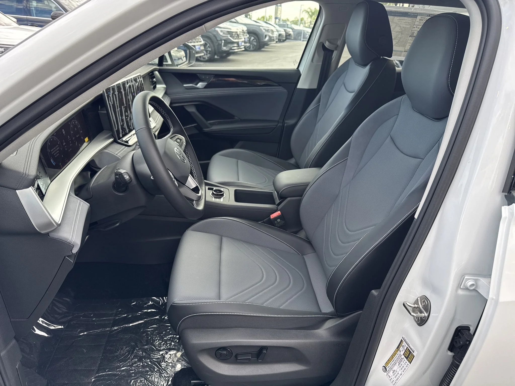 New 2026 Pure White Volkswagen SE image 13