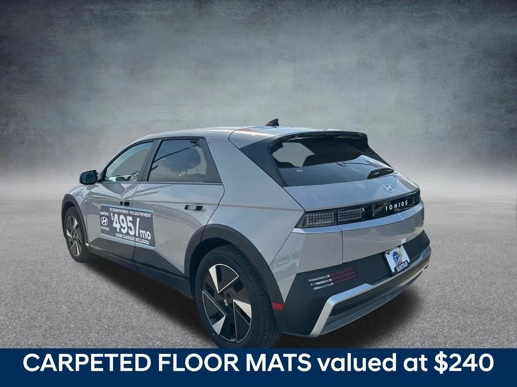 New 2025 Cyber Gray Hyundai SE image 3