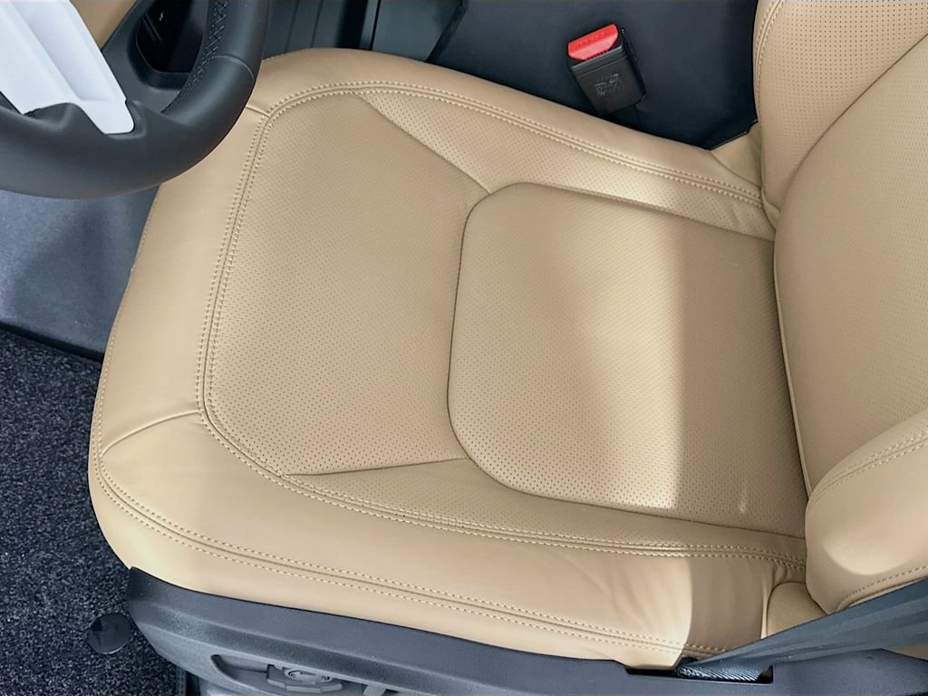 New 2026 Fuji White Land Rover X-Dynamic SE image 21