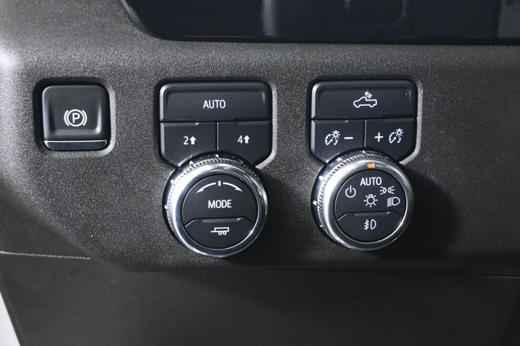 Used 2025 White GMC Elevation image 25