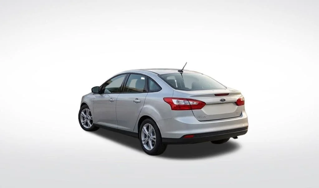 Used 2013 Silver Ford SE image 2