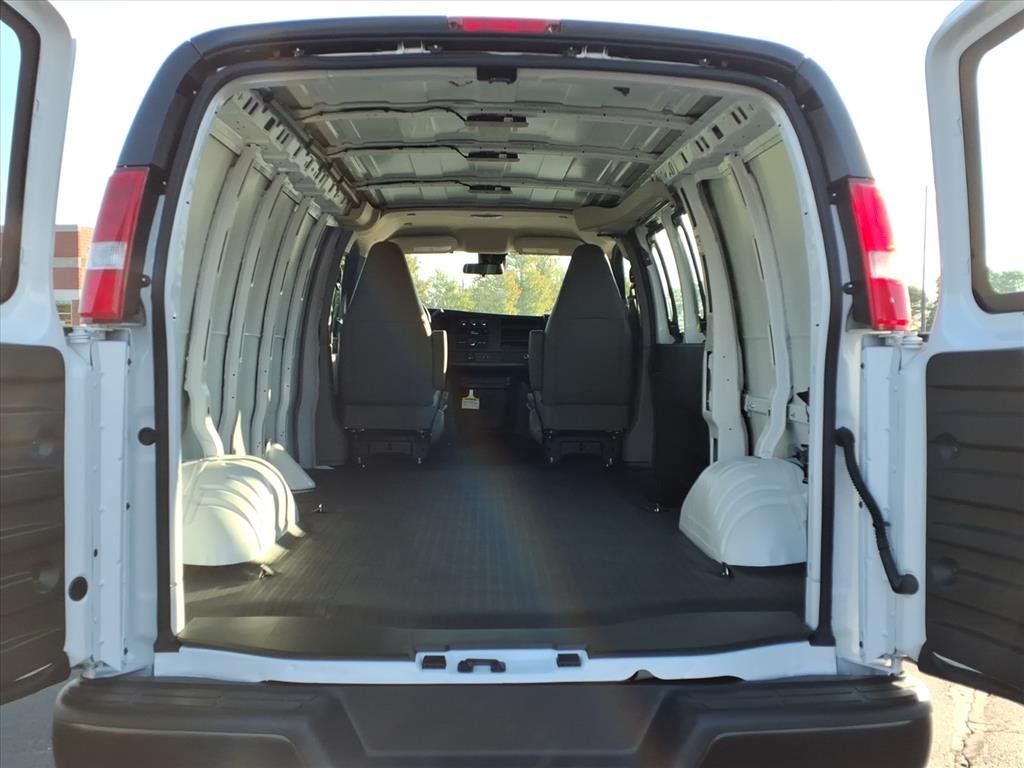 2025 GMC Savana Cargo Work Van - Photo 8