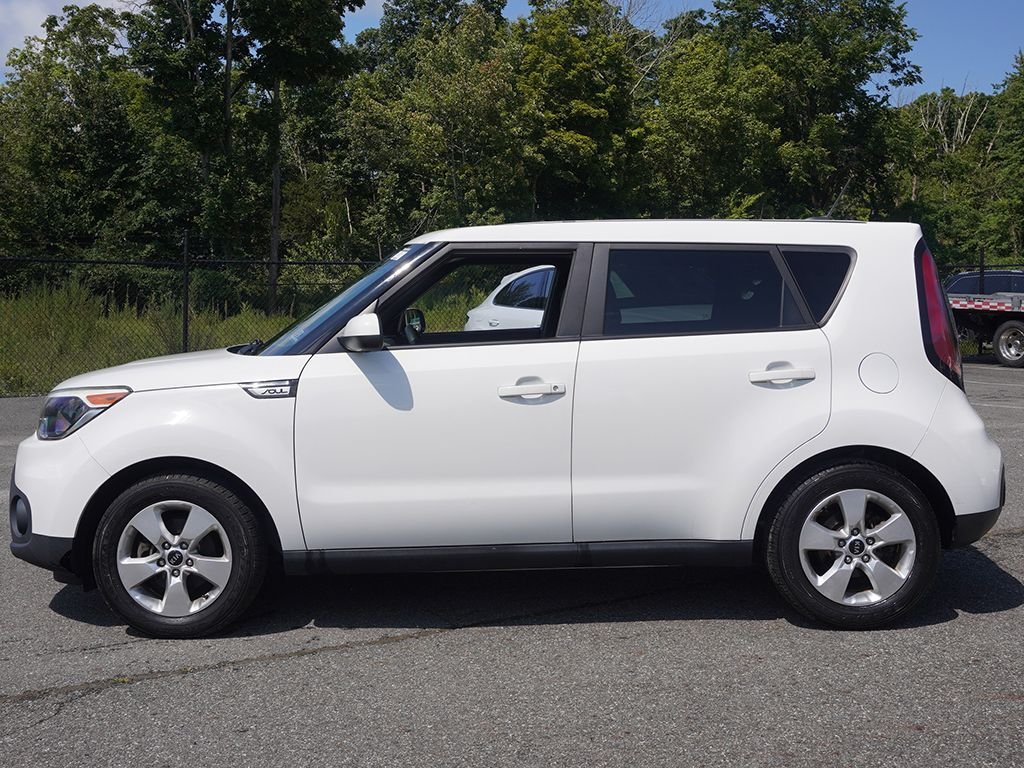 Used 2018 White Kia Base image 8