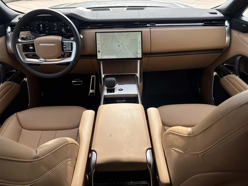 New 2026 Eiger Grey Land Rover SE image 9