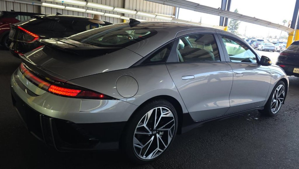 Used 2024 Silver Hyundai SEL image 3
