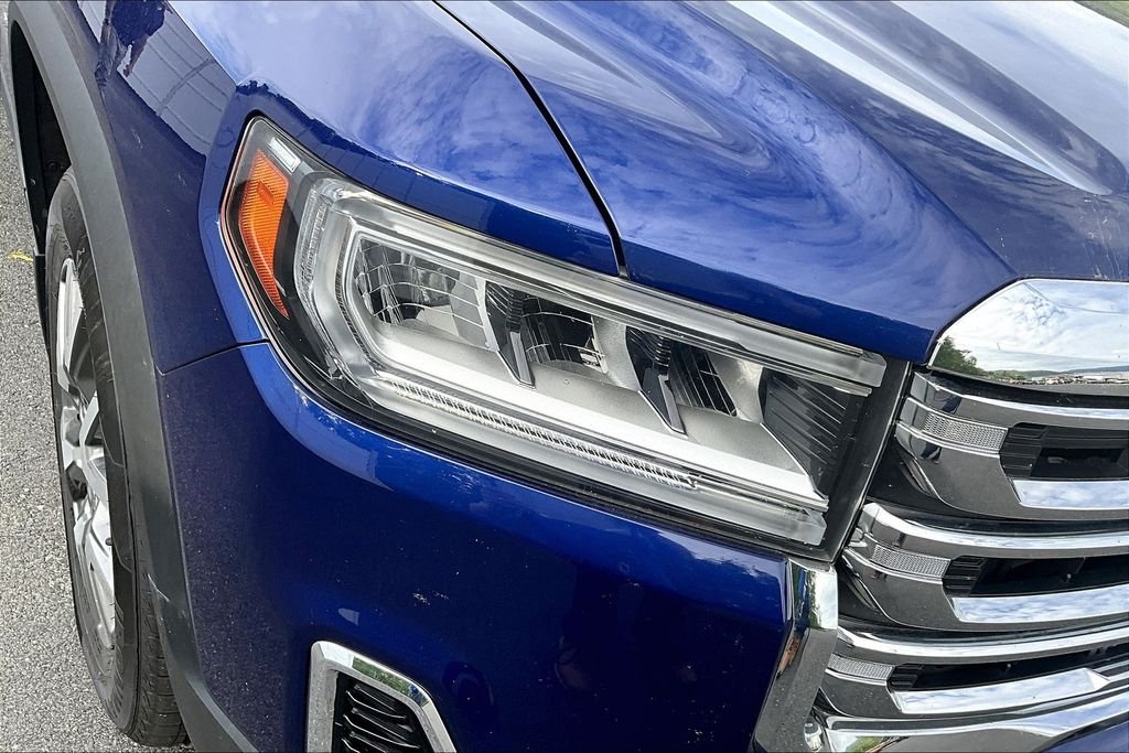 Used 2023 Ultra Blue Metallic GMC SLE image 31