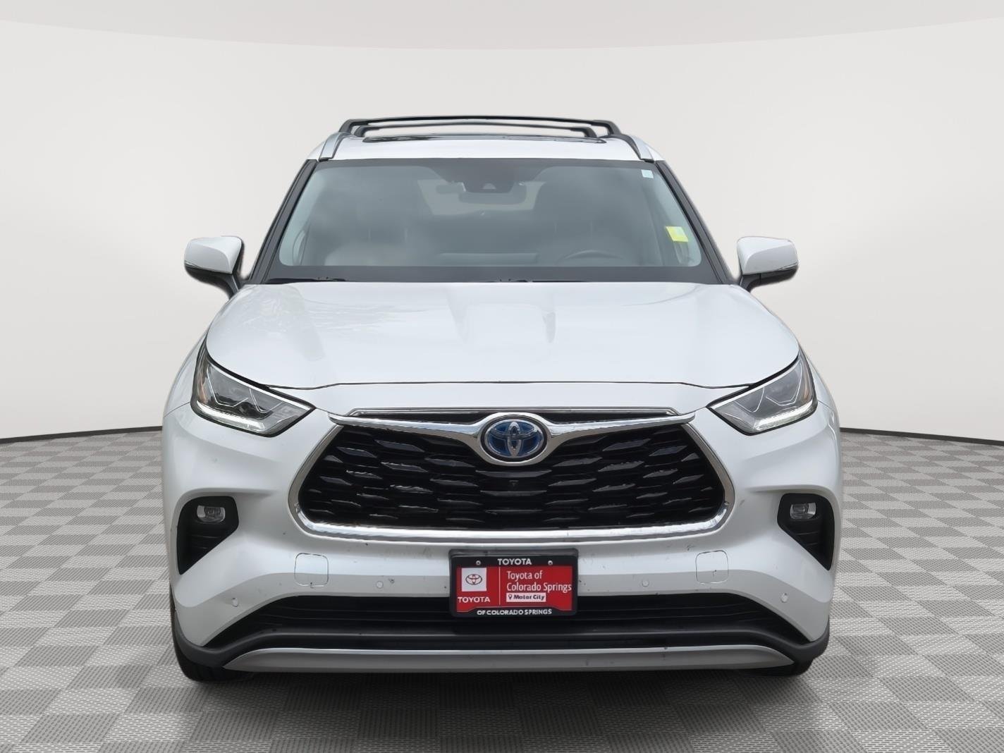 Certified Used 2024 Wind Chill Pearl Toyota Platinum image 2