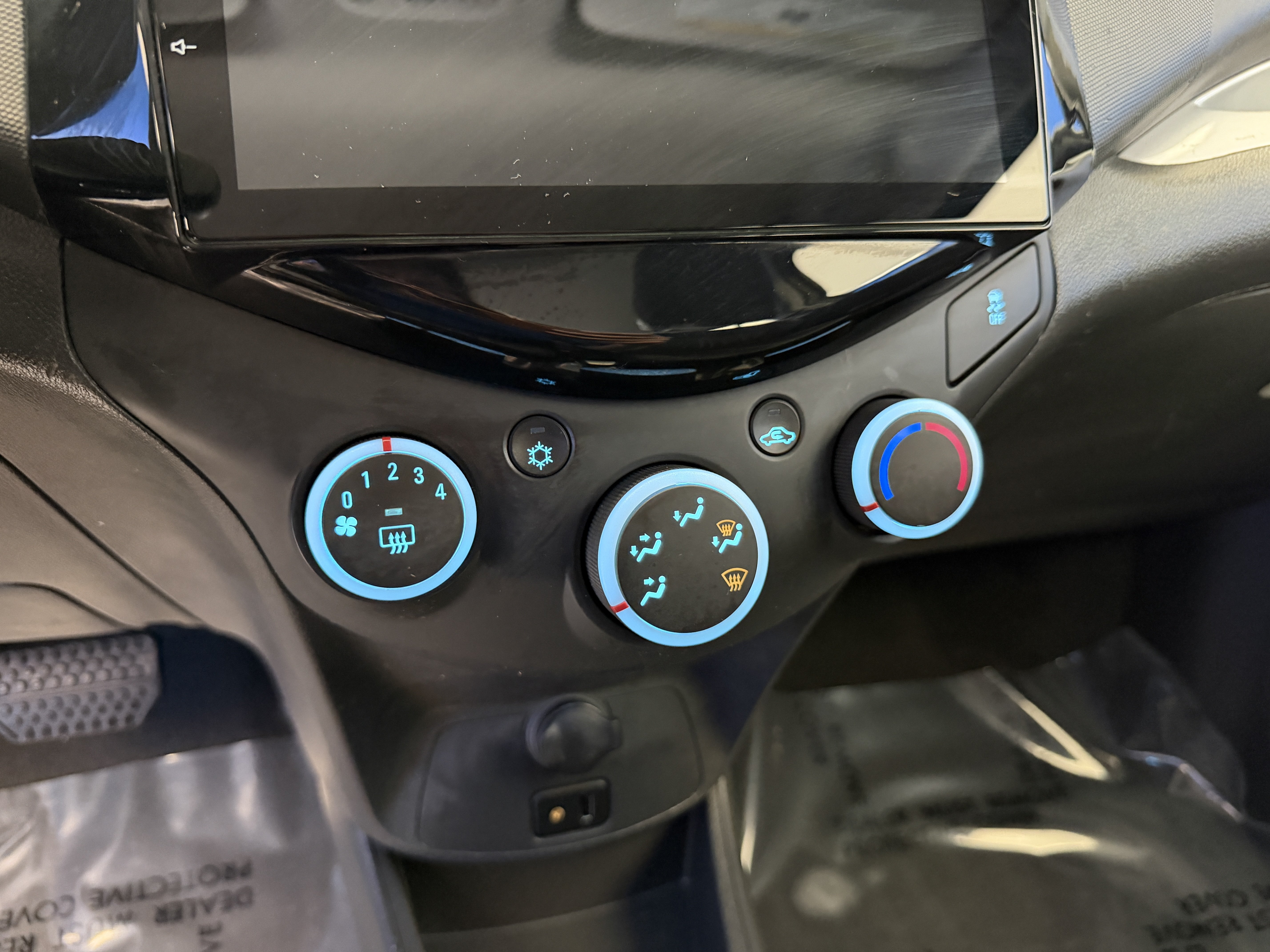 Used 2015 Summit White Chevrolet LT image 18