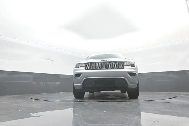 Used 2020 Silver Jeep Altitude image 37