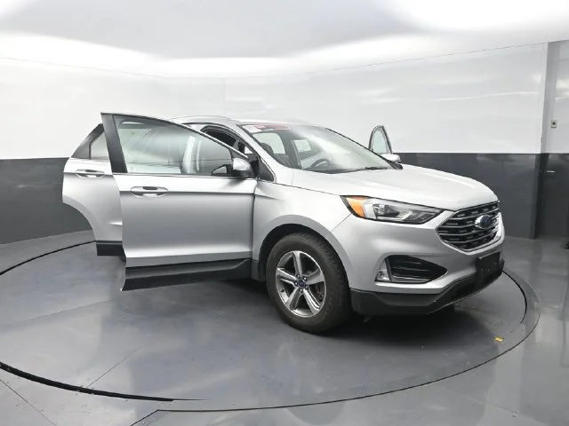 Used 2019 Silver Ford SEL image 30