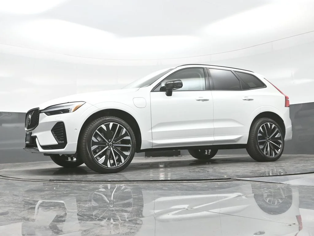 New 2026 Crystal White Volvo T8 Ultra image 22