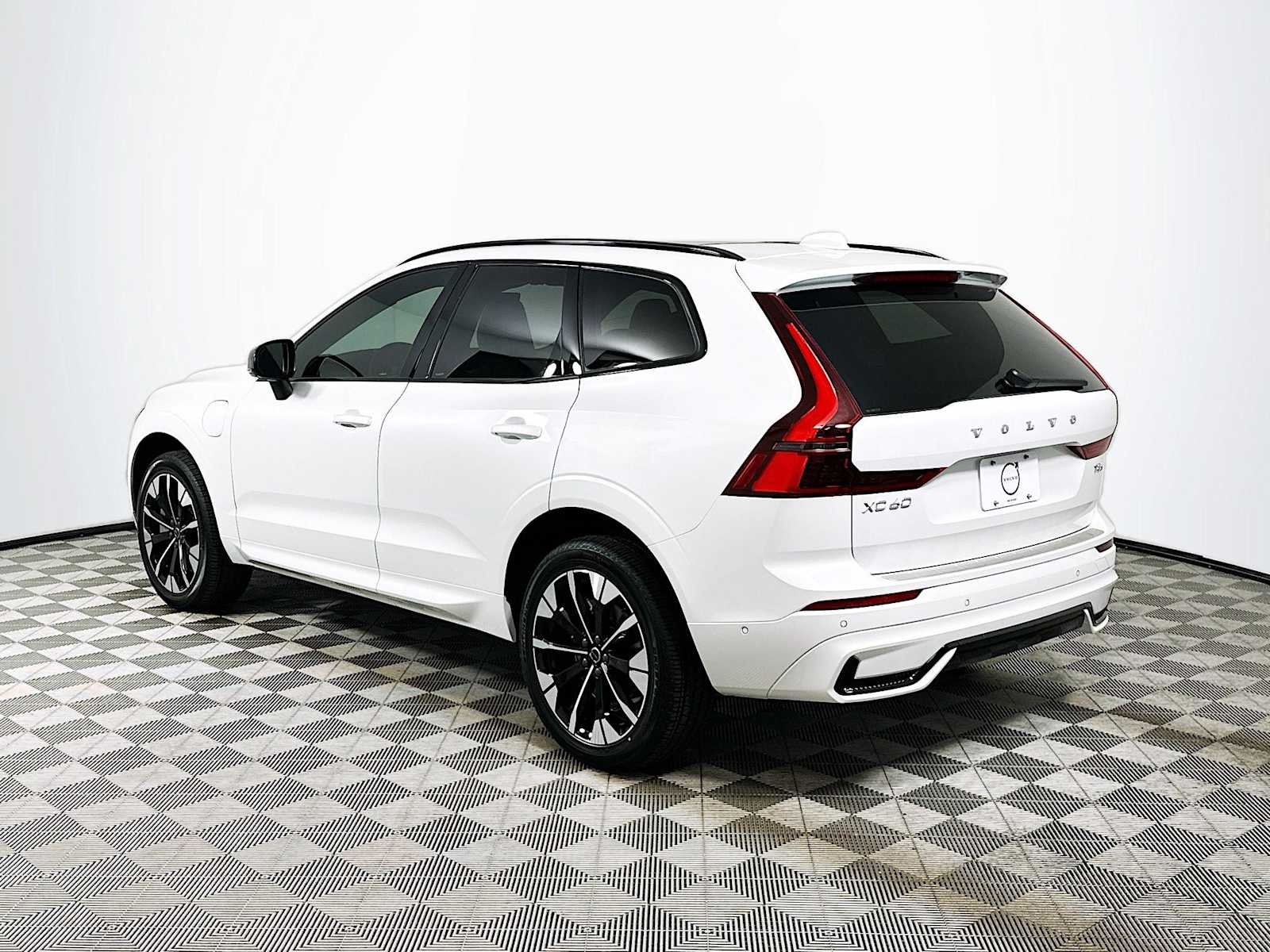 2026 Volvo XC60 Plus