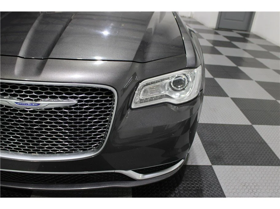 Used 2019 Granite Crystal Metallic Clearcoat Chrysler Touring image 8