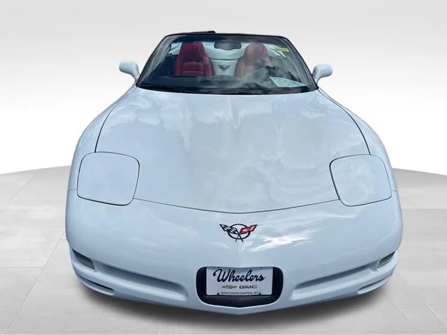 Used 2004 Arctic White Chevrolet  image 9