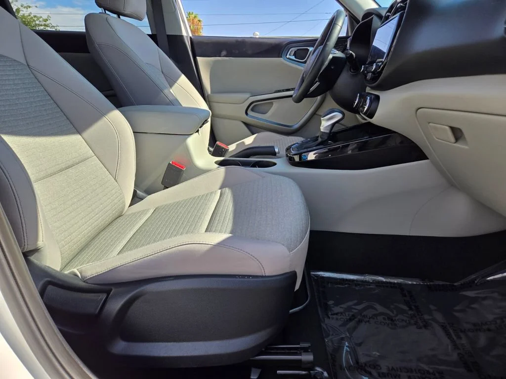 Used 2025 Snow White Pearl Kia EX image 16