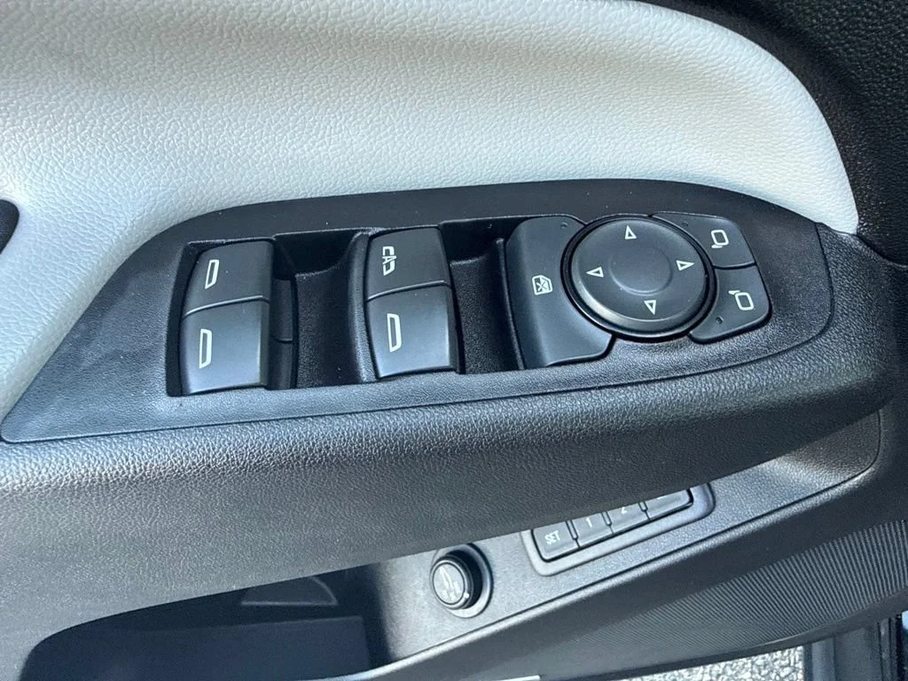 Used 2018 MOSAIC BLACK METALLIC Chevrolet Premier image 28
