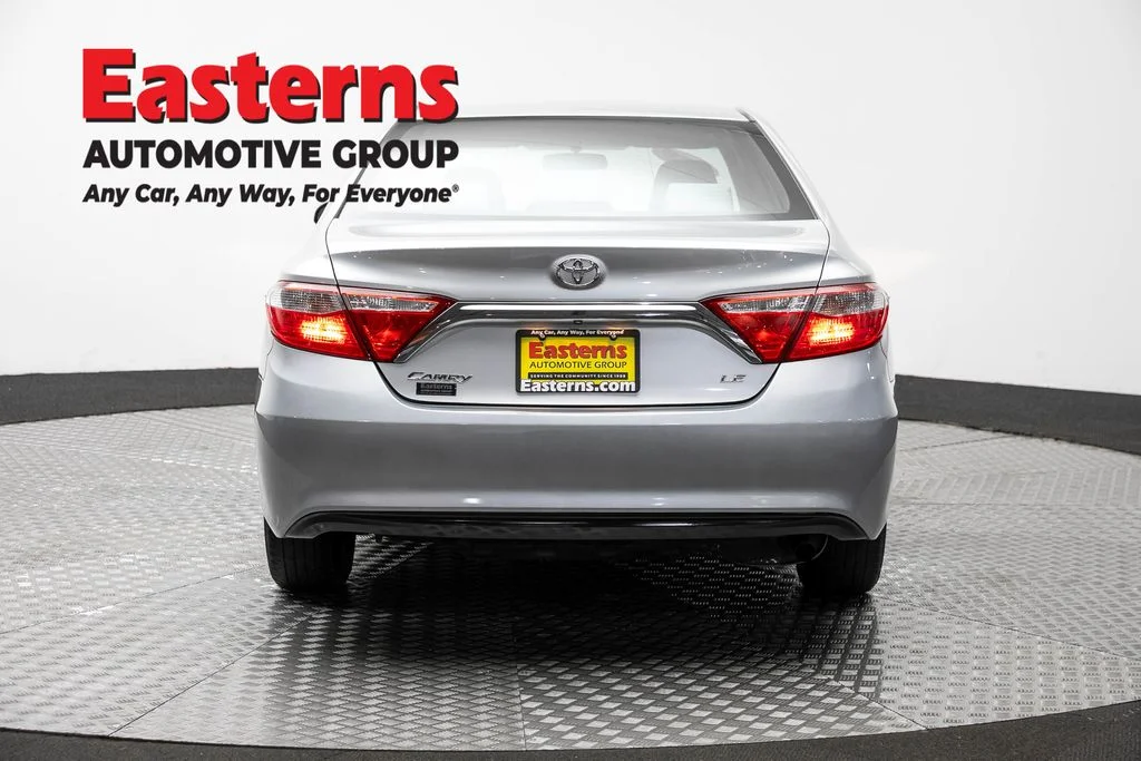 Used 2015 Silver Toyota LE image 6