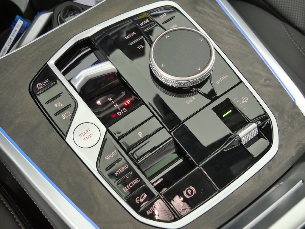New 2026 Mineral White Metallic BMW xDrive50e image 48