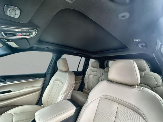 New 2026 Bright White Clear-Coat Exterior Paint Jeep Limited image 39