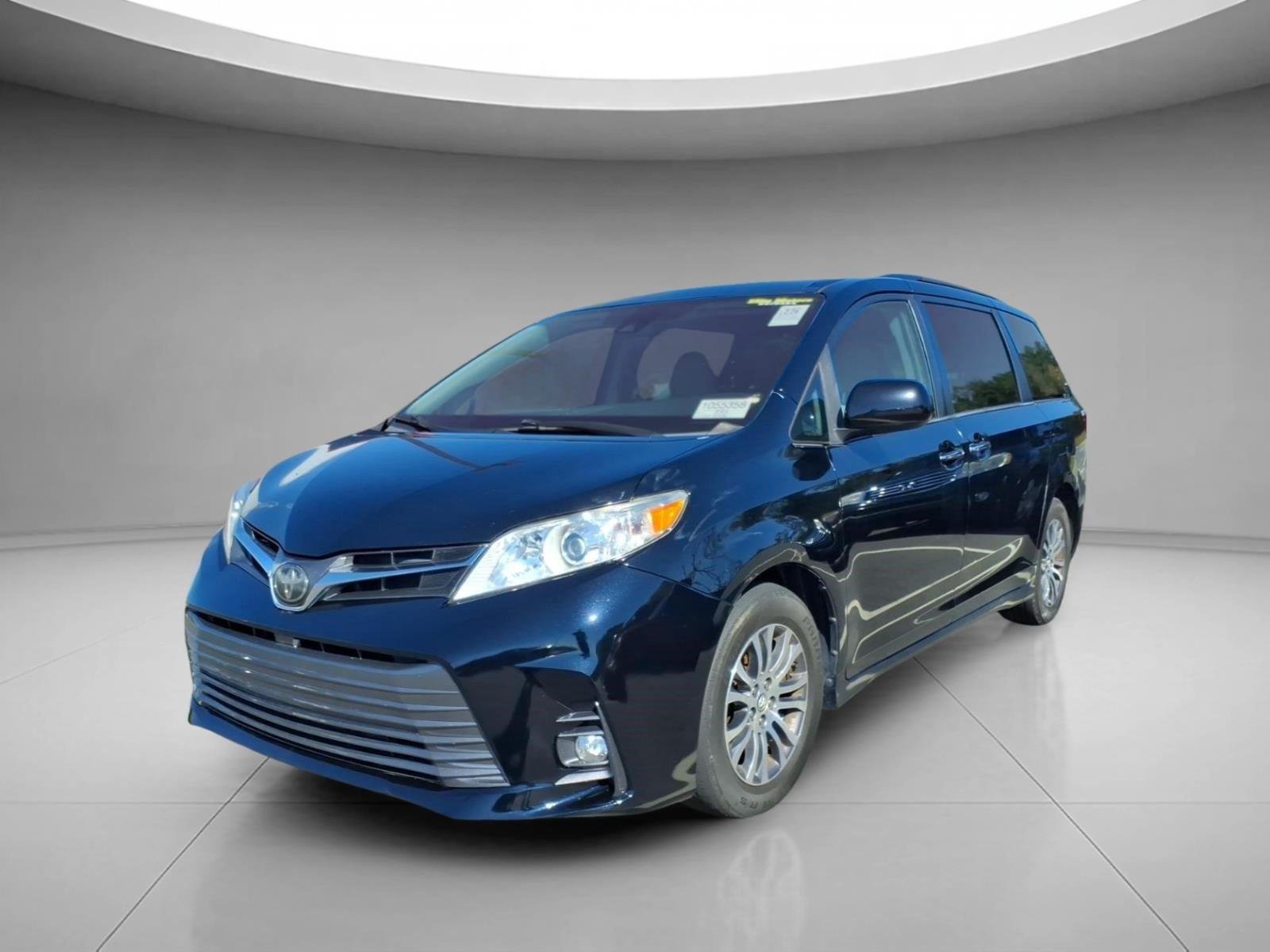 Used 2019 Midnight Black Metallic Toyota XLE image 1