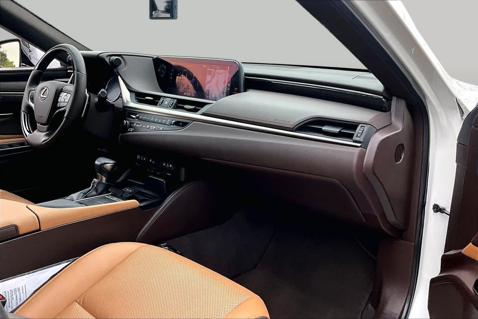 Used 2019 Eminent White Pearl Lexus  image 18