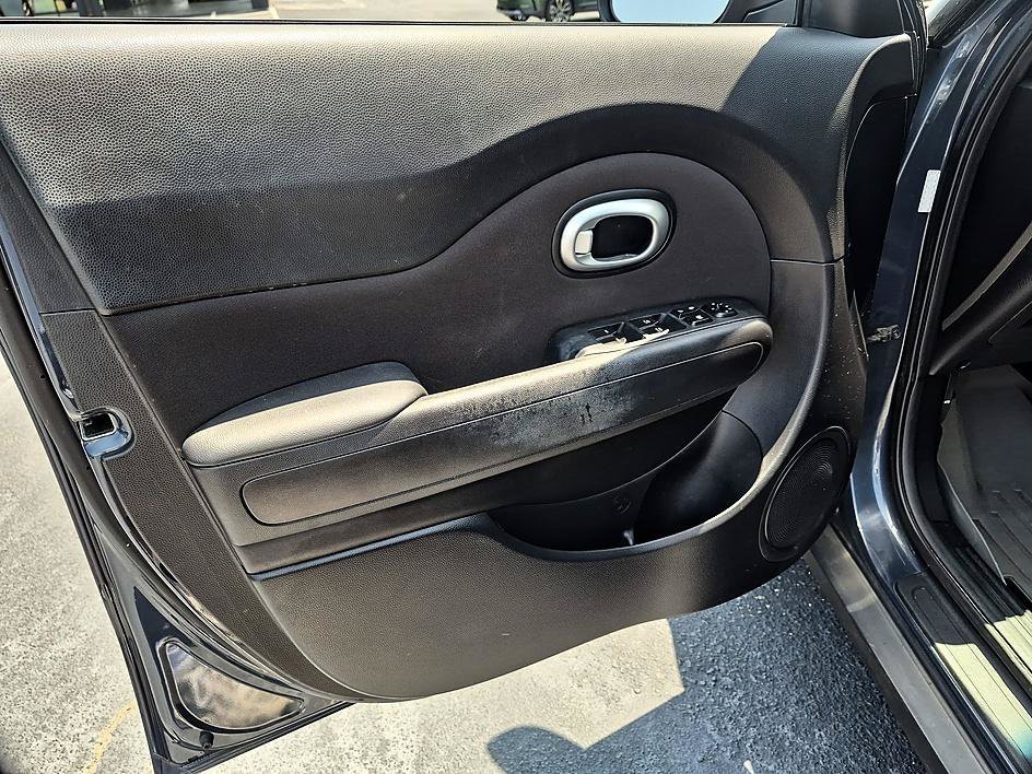 Used 2016 Fathom Blue Kia + image 12