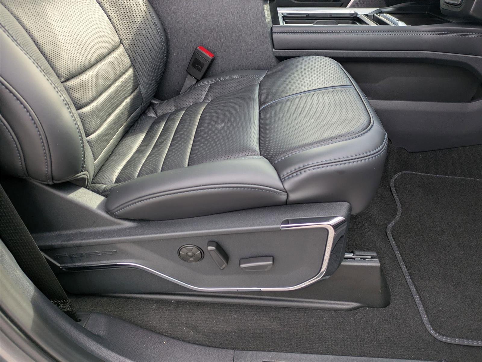 New 2026 Carbonized Gray Metallic Ford F-350® Platinum® image 38
