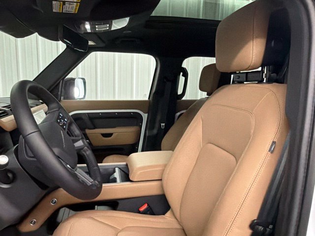 New 2026 Fuji White Land Rover X-Dynamic SE image 11