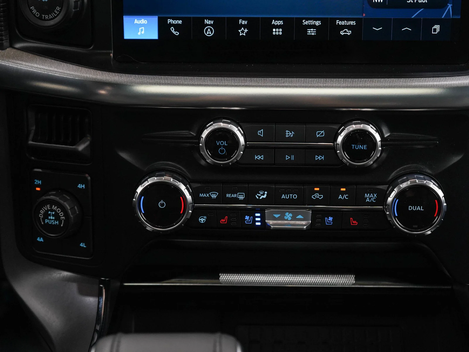 Used 2024 Gray Ford LARIAT image 19