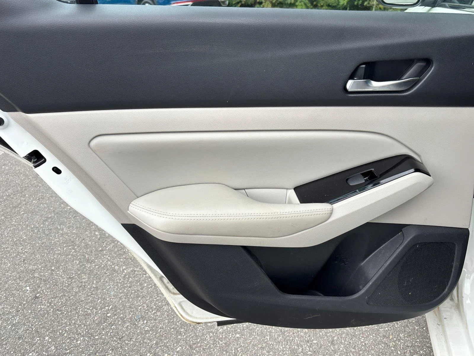 Used 2022 Pearl White Tricoat Nissan 2.5 SV image 30