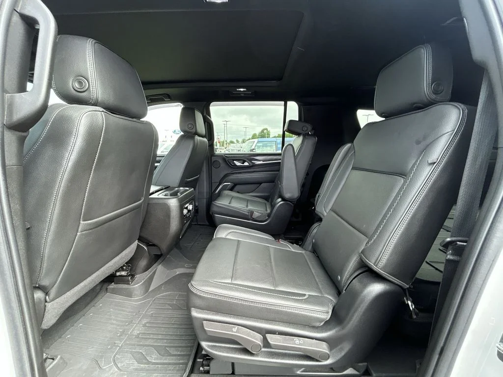 Used 2022 White GMC Denali image 29