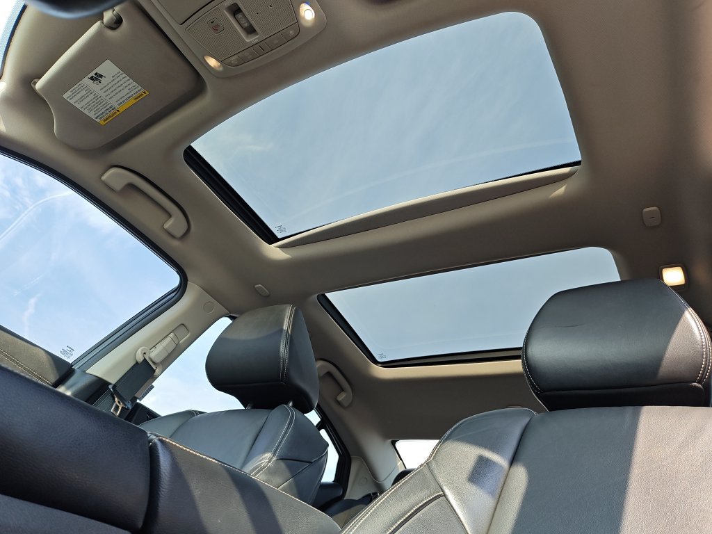 Used 2018 White Nissan Platinum image 24
