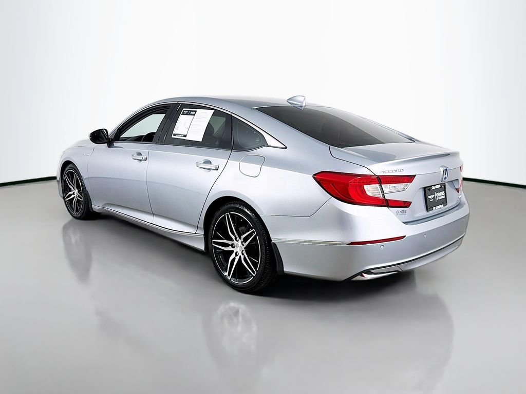 Used 2022 Lunar Silver Metallic Honda Touring image 5