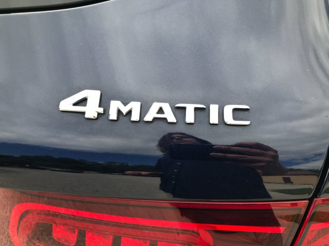 Used 2022 Lunar Blue Metallic Mercedes-Benz GLC 300 image 10