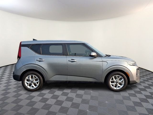 Used 2022 Gray Kia LX image 9