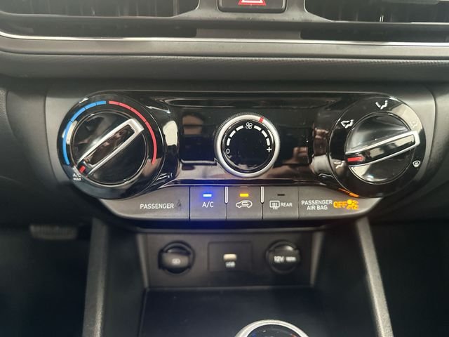 Used 2023 White Hyundai SEL image 17