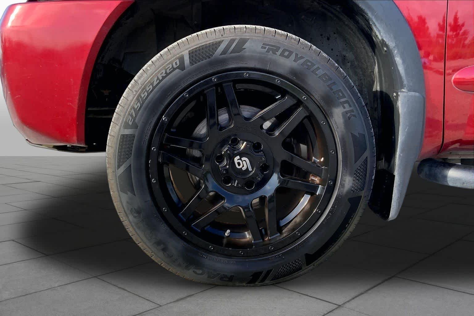 Used 2015 Cayenne Red Nissan PRO-4X image 11