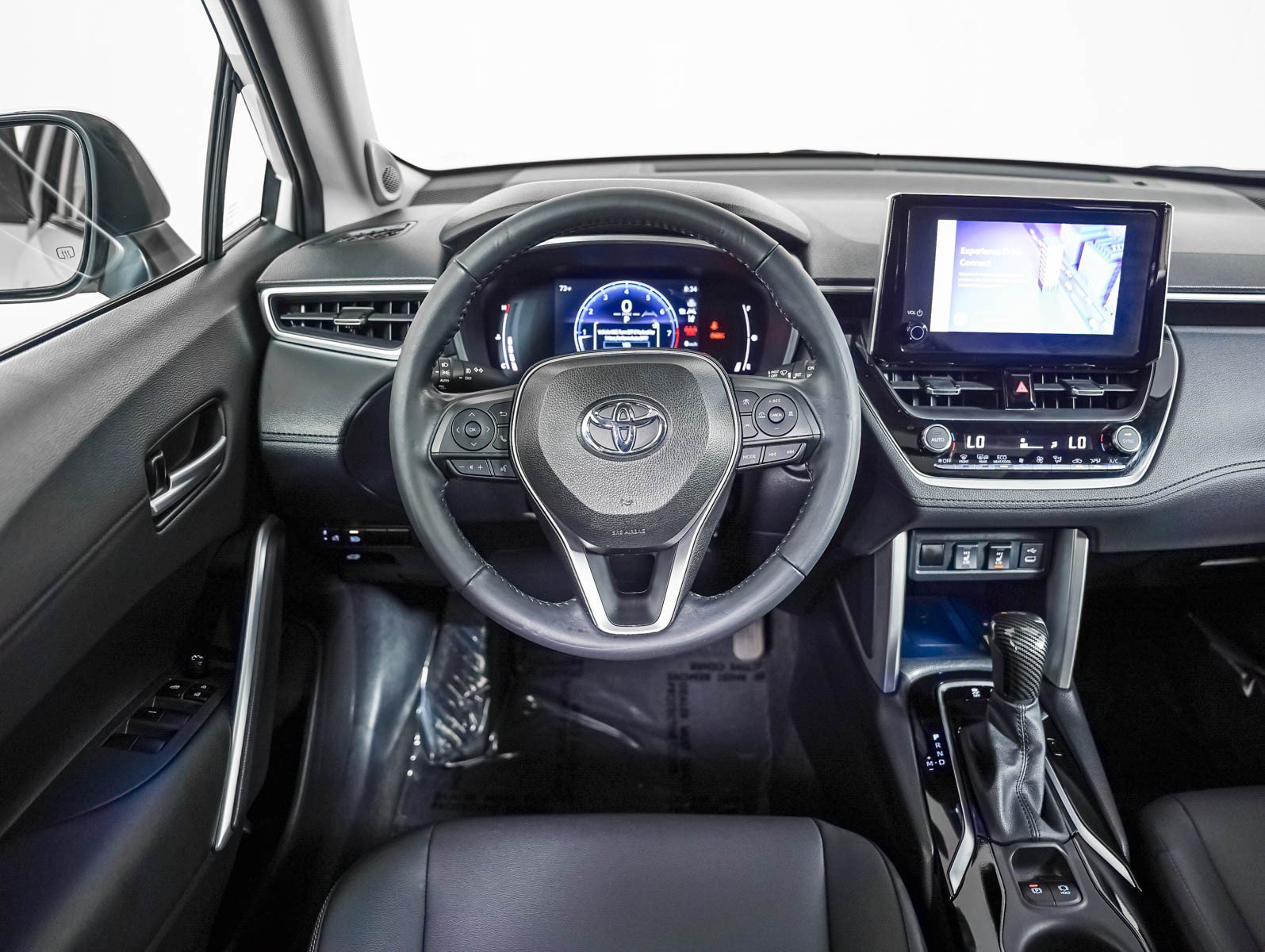 Used 2023 Wind Chill Pear Toyota XLE 2WD image 14
