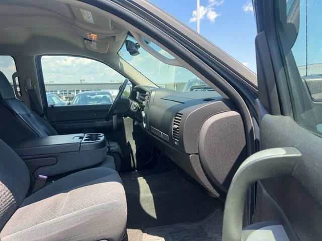 Used 2008 Stealth Gray Metallic GMC SLE1 image 11