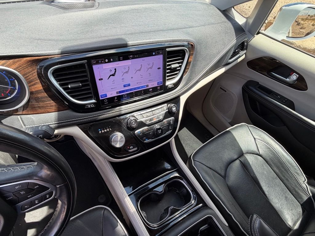 Used 2022 White Chrysler Limited image 19