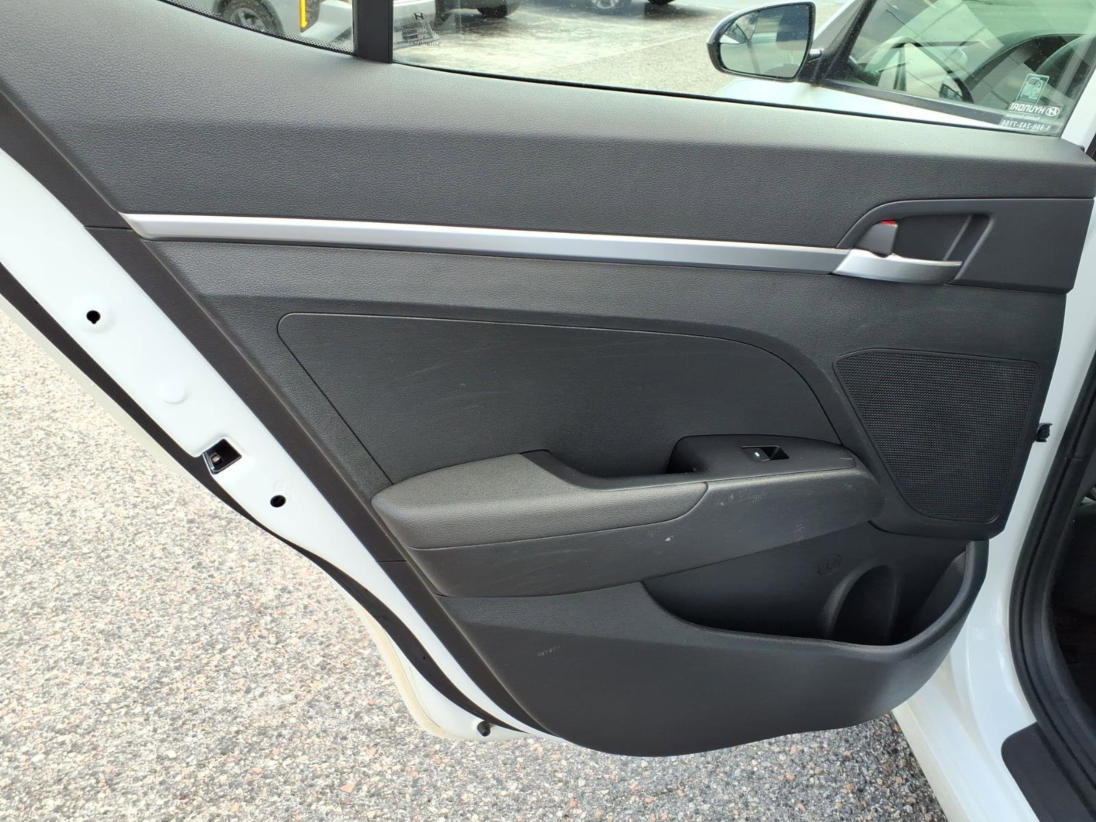 Used 2019 Quartz White Pearl Hyundai SE image 17