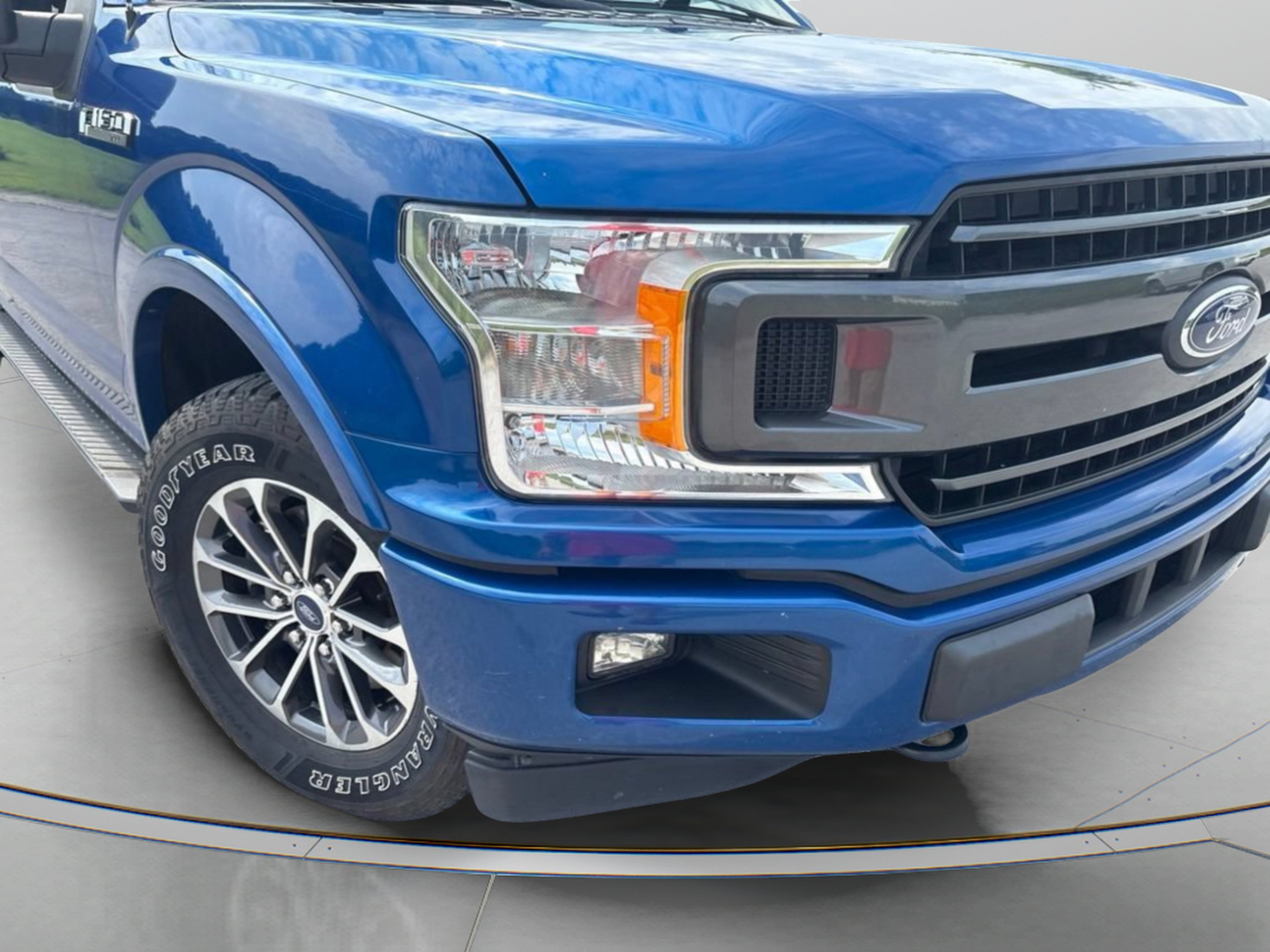 Used 2018 Lightning Blue Ford XLT image 6
