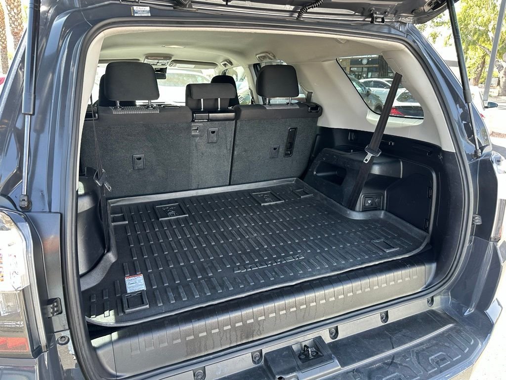 Used 2024  Toyota SR5 image 19