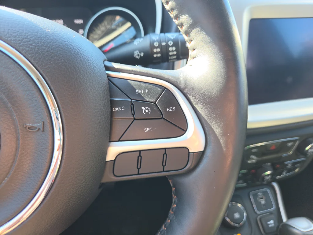 Used 2017 Black Jeep Latitude image 27